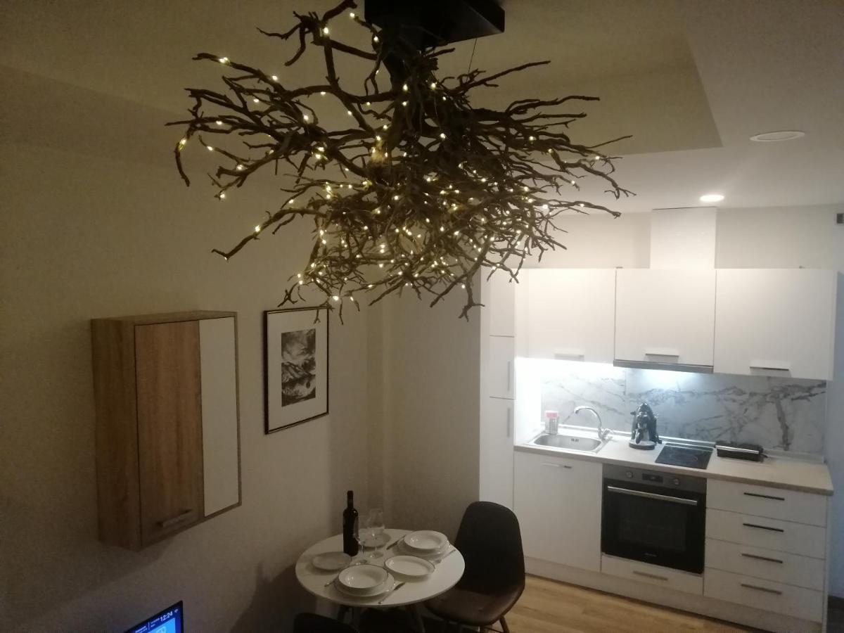 On Clock Square D2 Apartment *