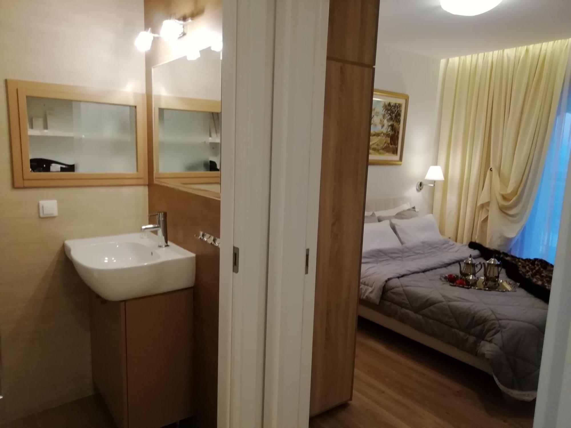 On Clock Square D2 Apartment
